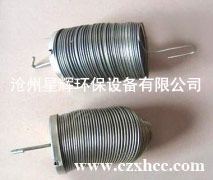 彈簧骨架是常用的除塵骨架之一,具有一定的伸縮性,因除塵器受室內(nèi)空間的限制,除塵器的頂部沒有一定的空間來更換除塵袋籠,所以在設計時采用了彈簧骨架或（插接）多節(jié)式骨架.